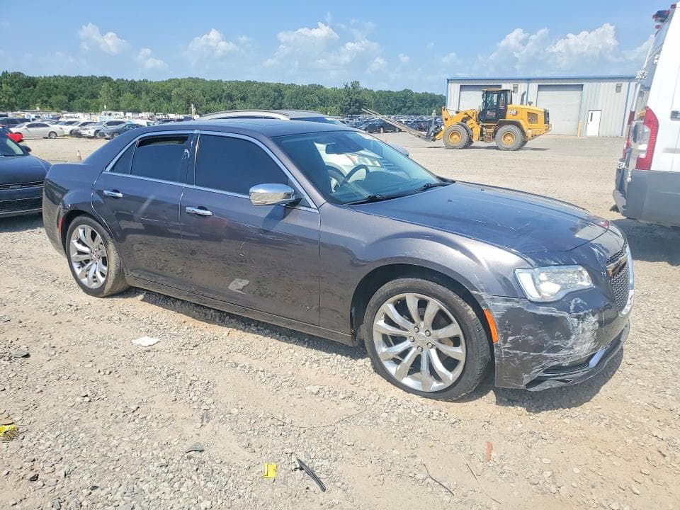 2019 CHRYSLER 300 LIMITED 4