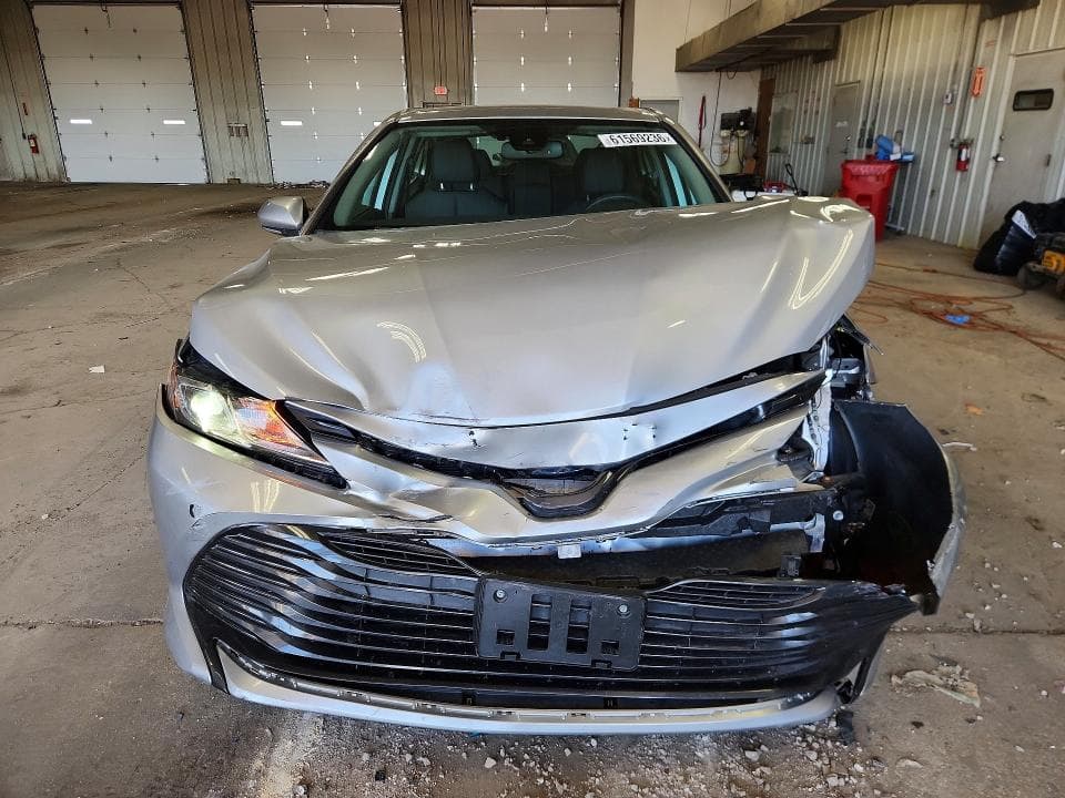 2019 TOYOTA CAMRY LE 5