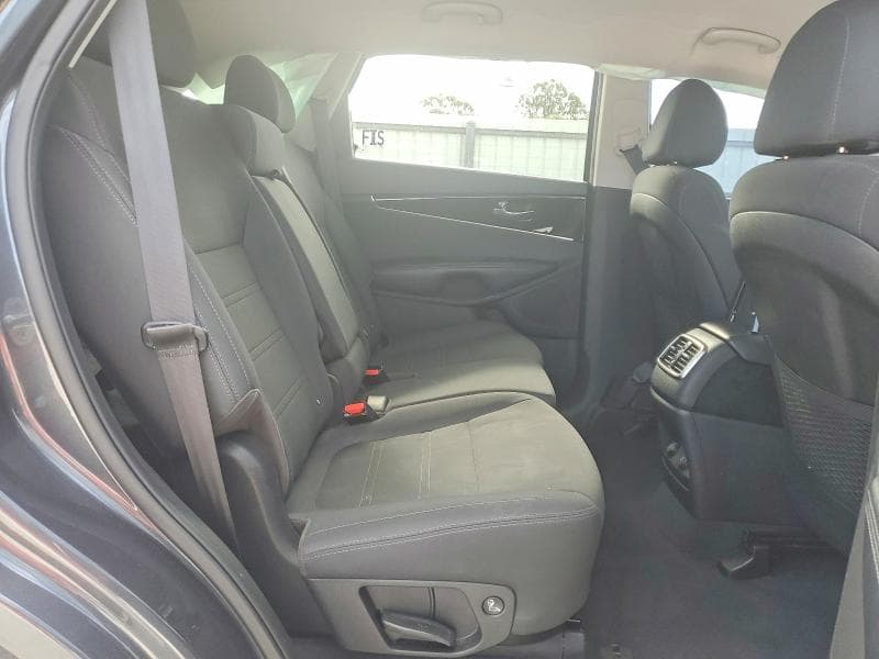 2020 KIA SORENTO LX 11