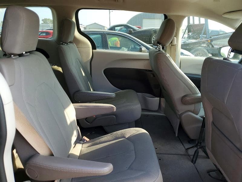 2017 CHRYSLER PACIFICA TOURING 11