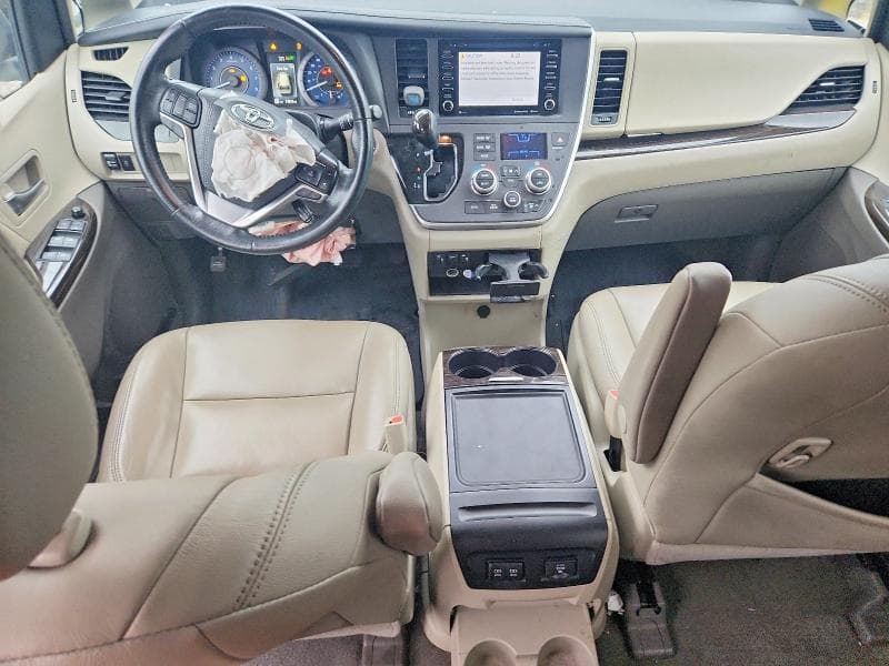 2020 TOYOTA SIENNA XLE 8-PASSENGER 8