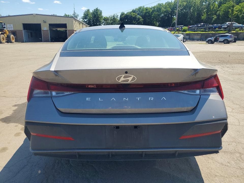 2024 HYUNDAI ELANTRA SE 6