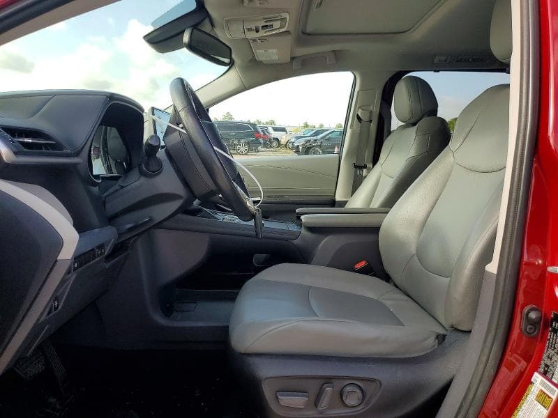 2022 TOYOTA SIENNA XLE 7
