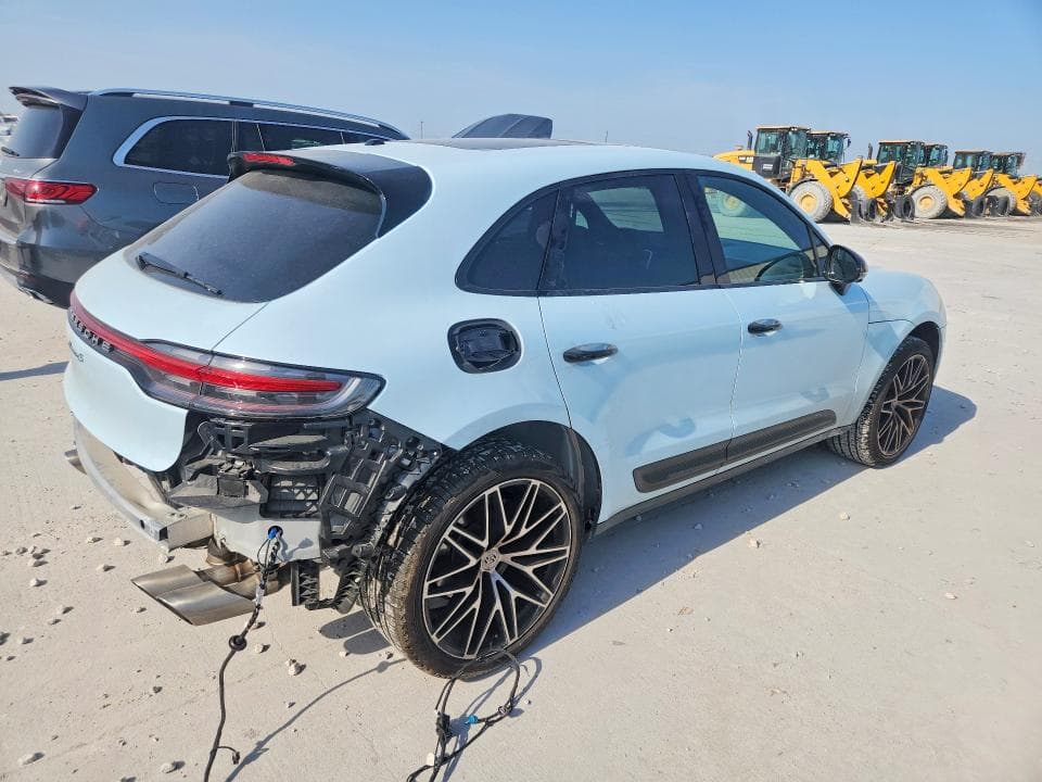 2025 PORSCHE MACAN 3