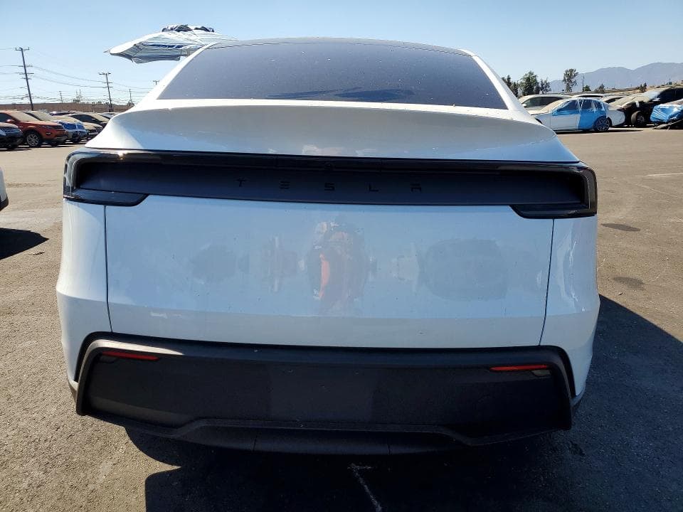 2026 TESLA MODEL Y 6