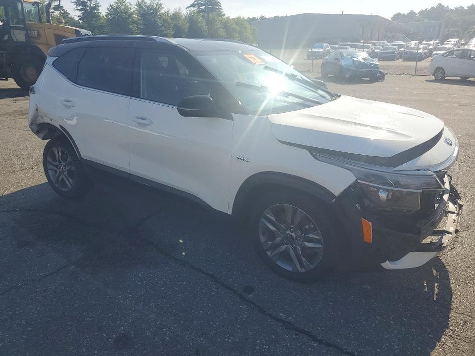 2021 KIA SELTOS S 4