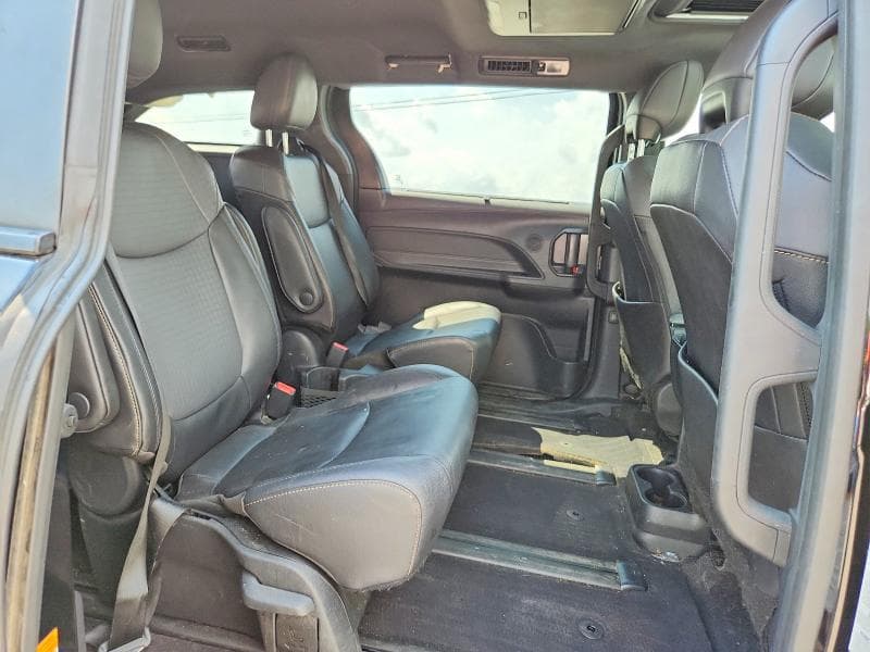 2023 TOYOTA SIENNA WOODLAND EDITION 11