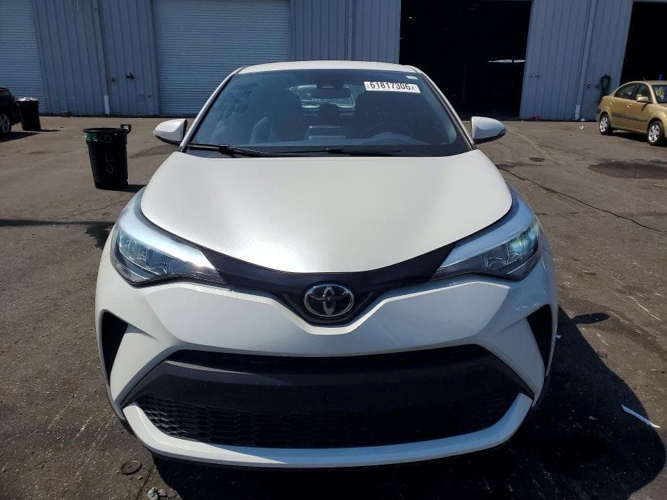 2022 TOYOTA C-HR XLE 5