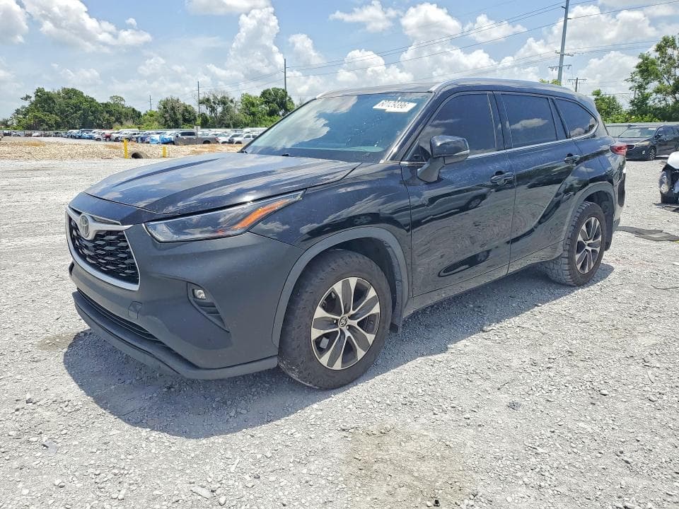 2021 TOYOTA HIGHLANDER XLE - 1
