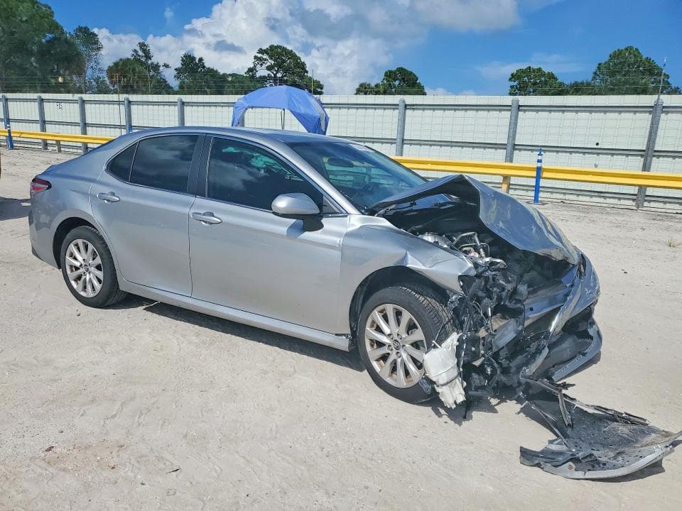 2019 TOYOTA CAMRY LE 4