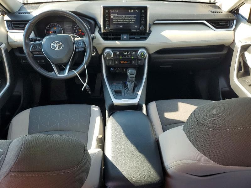 2021 TOYOTA RAV4 XLE 8