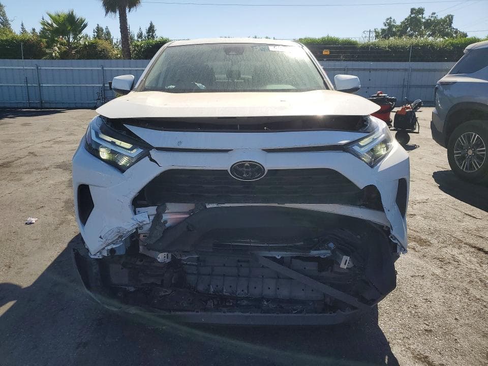 2023 TOYOTA RAV4 LE 5
