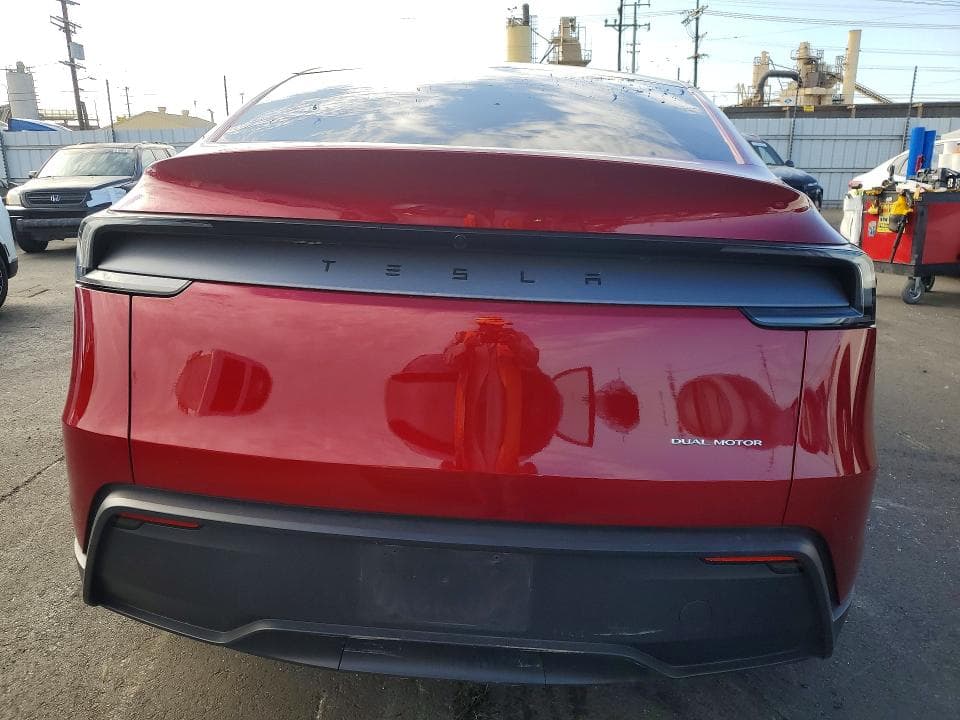 2026 TESLA MODEL Y 6