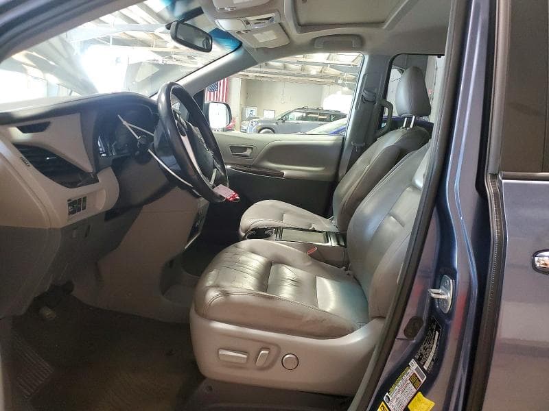2017 TOYOTA SIENNA XLE 8-PASSENGER 7