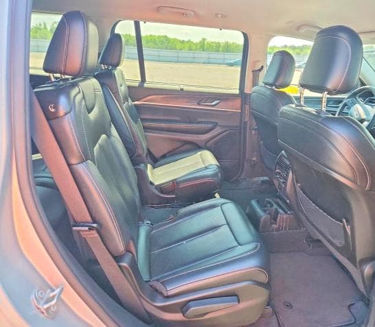 2023 JEEP GRAND CHEROKEE L LIMITED 11