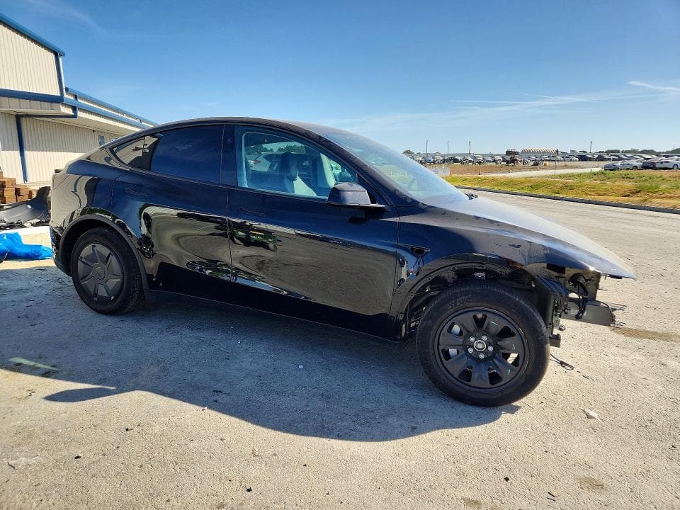 2026 TESLA MODEL Y 4
