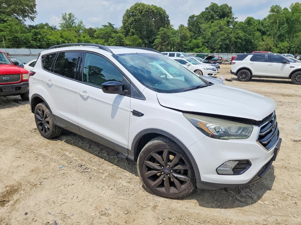 2017 FORD ESCAPE SE 4
