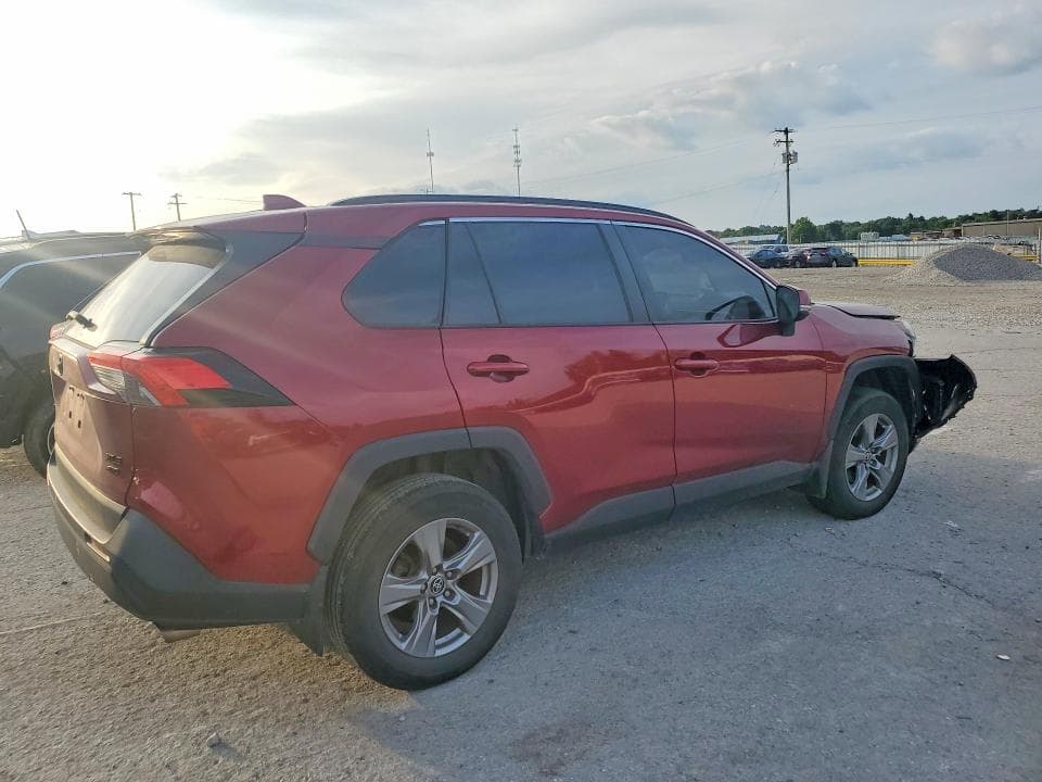 2024 TOYOTA RAV4 XLE 3