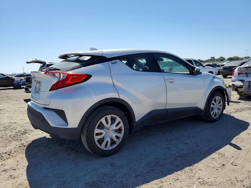 2021 TOYOTA C-HR LE 3