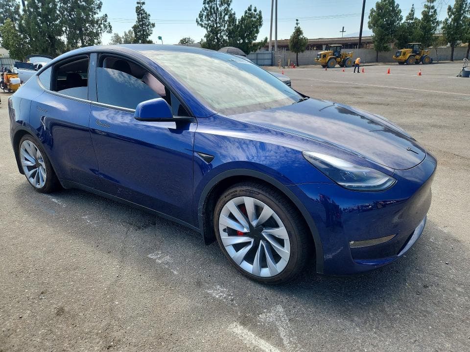 2023 TESLA MODEL Y 4