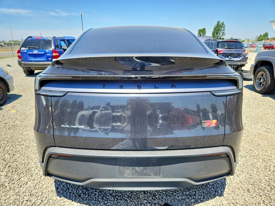 2026 TESLA MODEL Y 6