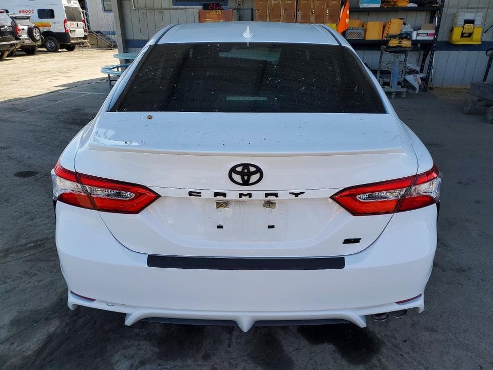 2020 TOYOTA CAMRY SE 6