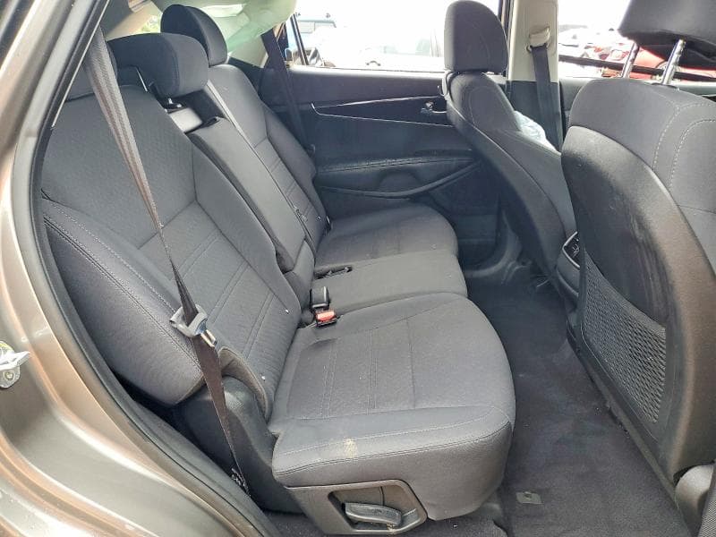 2017 KIA SORENTO L 11