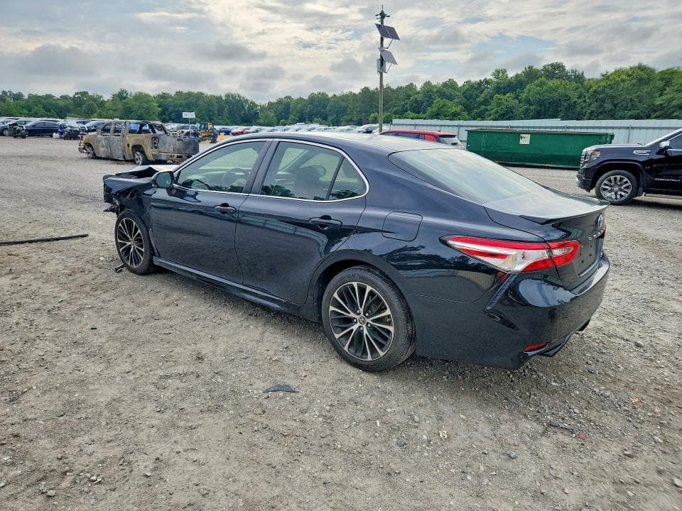 2018 TOYOTA CAMRY SE 2