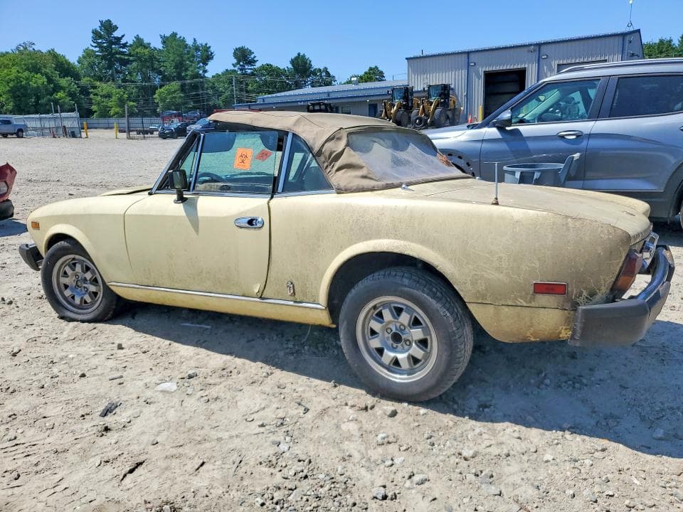1982 FIAT 124 SPIDER 2