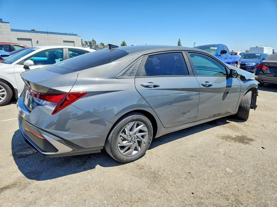 2024 HYUNDAI ELANTRA SEL 3