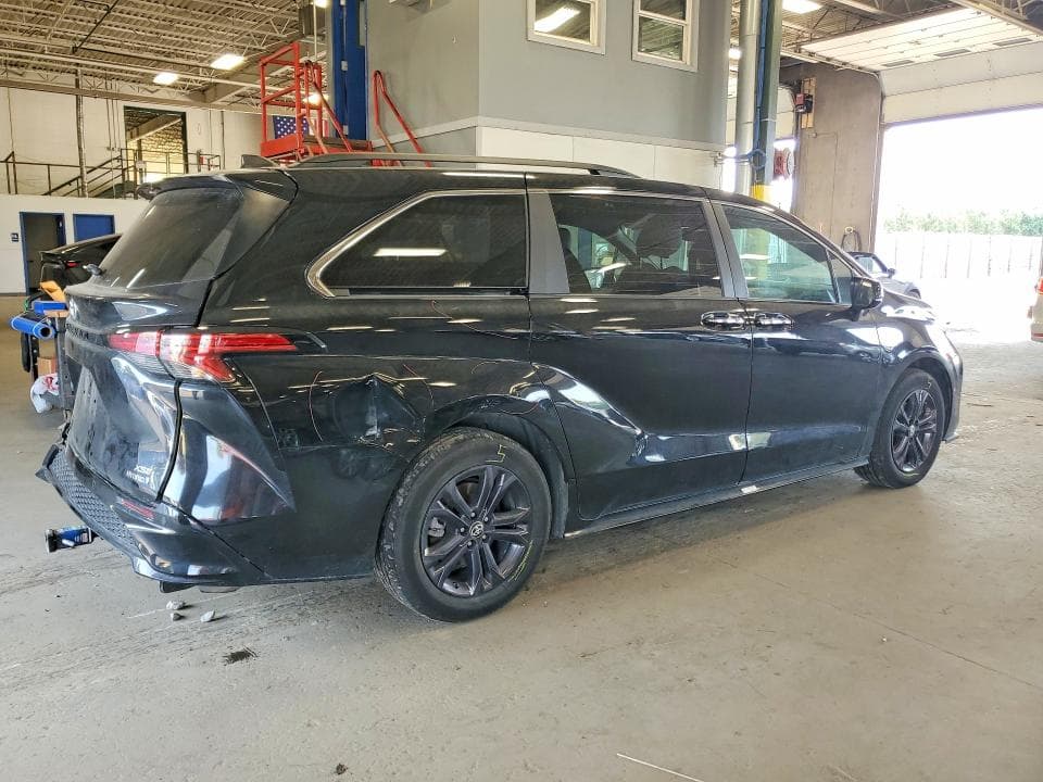 2024 TOYOTA SIENNA XSE 3