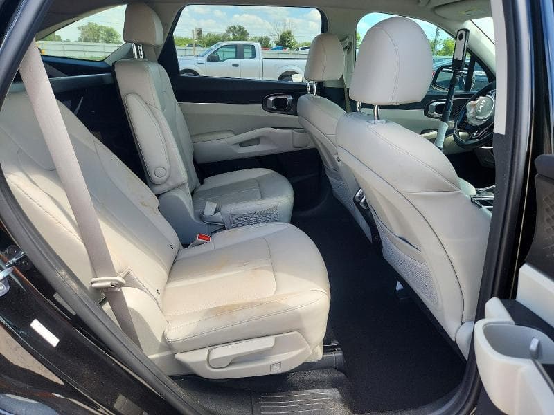 2022 KIA SORENTO S 11