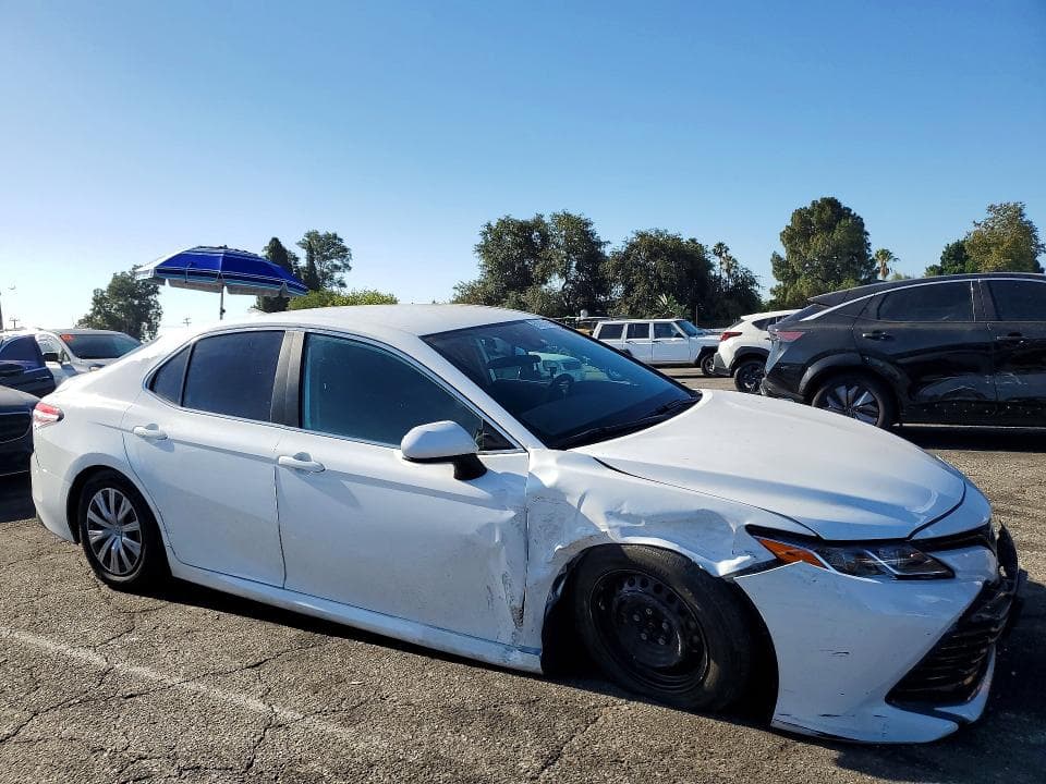 2020 TOYOTA CAMRY LE 4