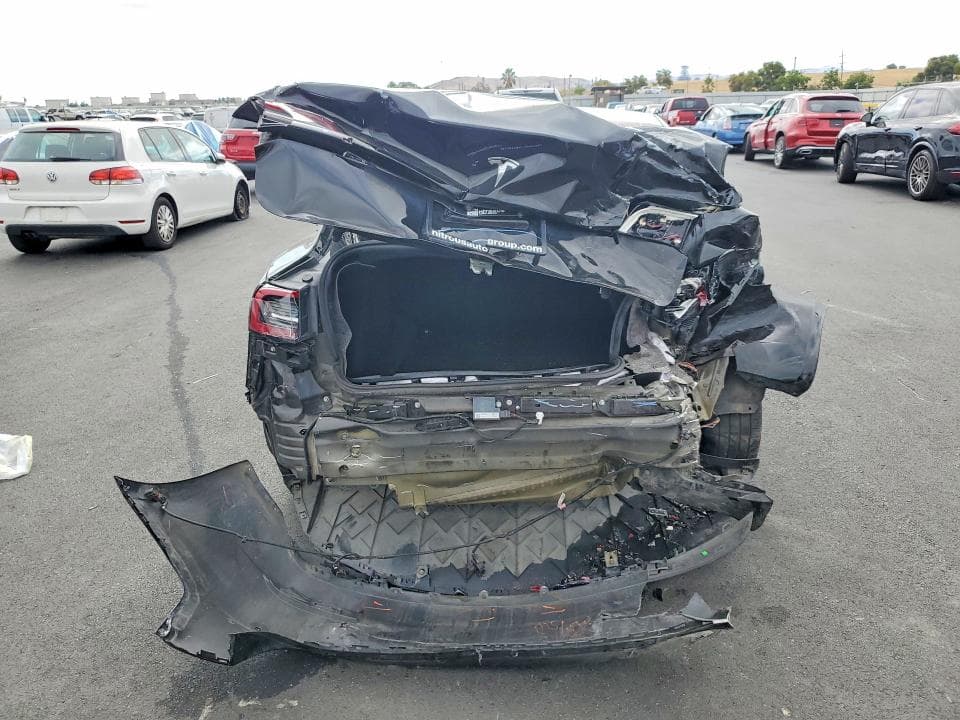 2018 TESLA MODEL 3 6