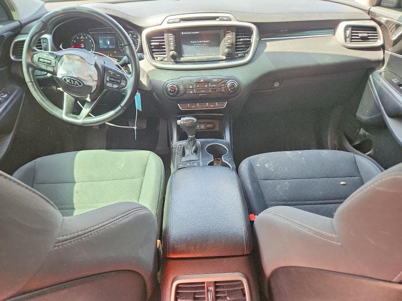 2017 KIA SORENTO LX 8