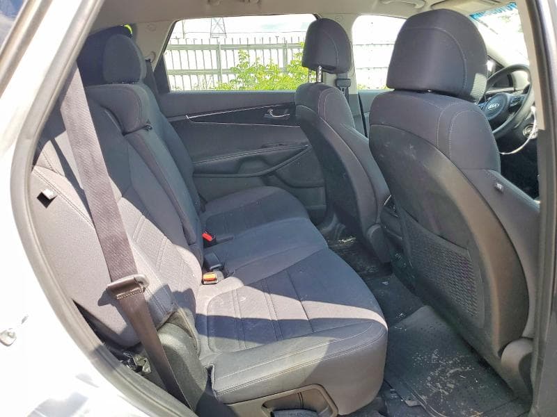 2017 KIA SORENTO L 11