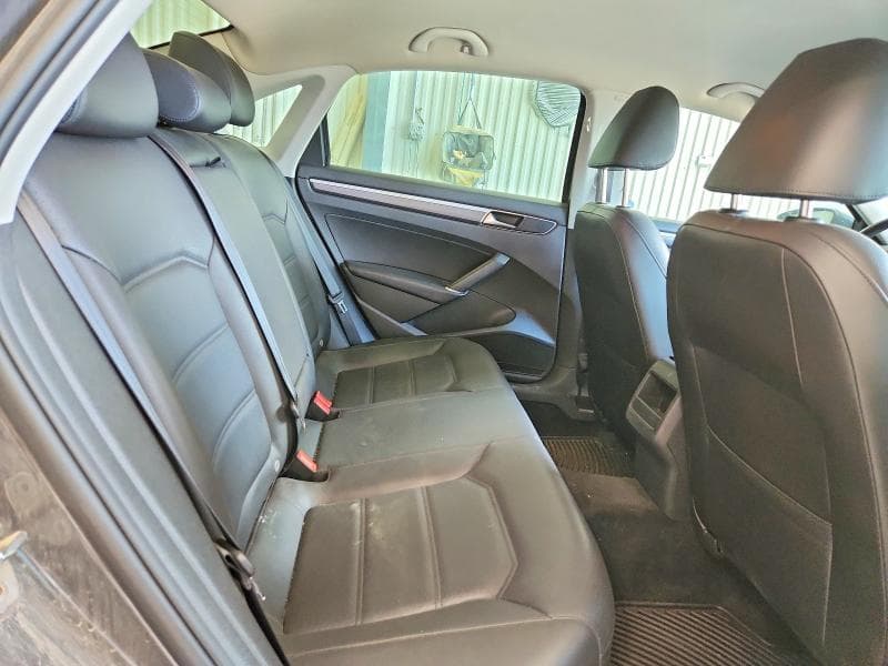 2018 VOLKSWAGEN PASSAT S 10