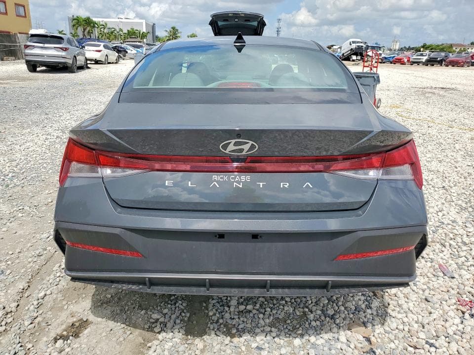 2025 HYUNDAI ELANTRA SE 6