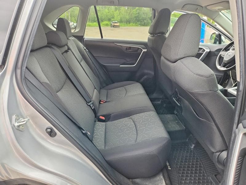 2022 TOYOTA RAV4 LE 11