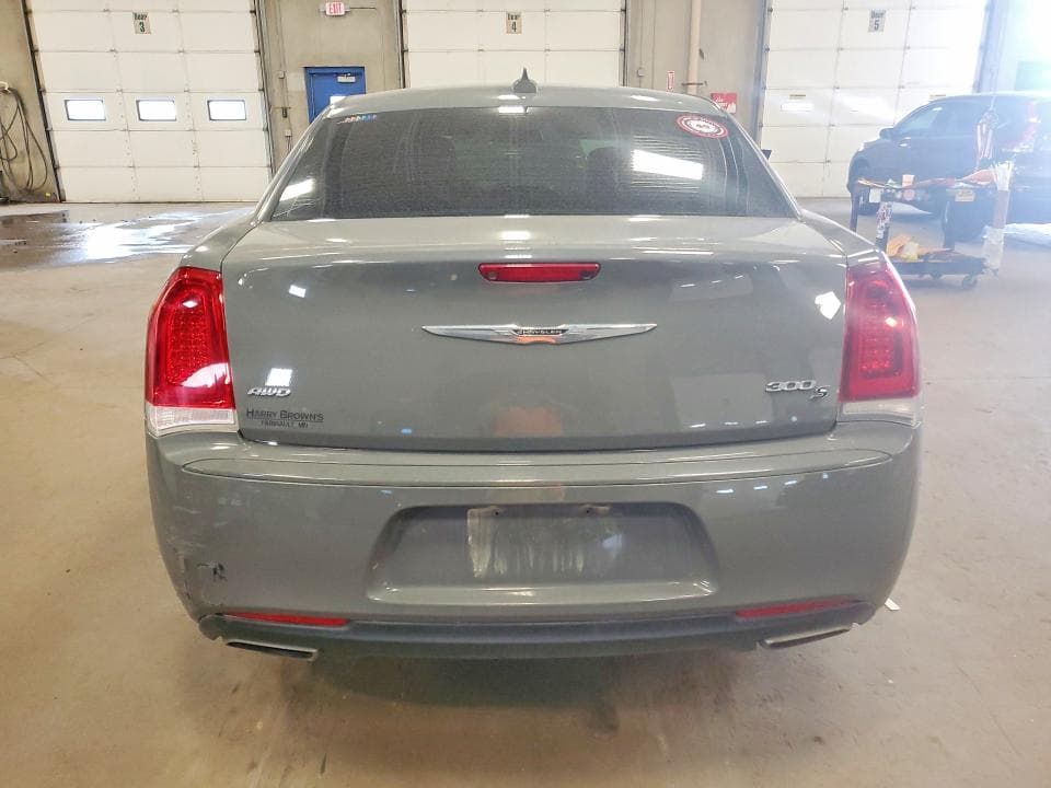 2017 CHRYSLER 300 S 6