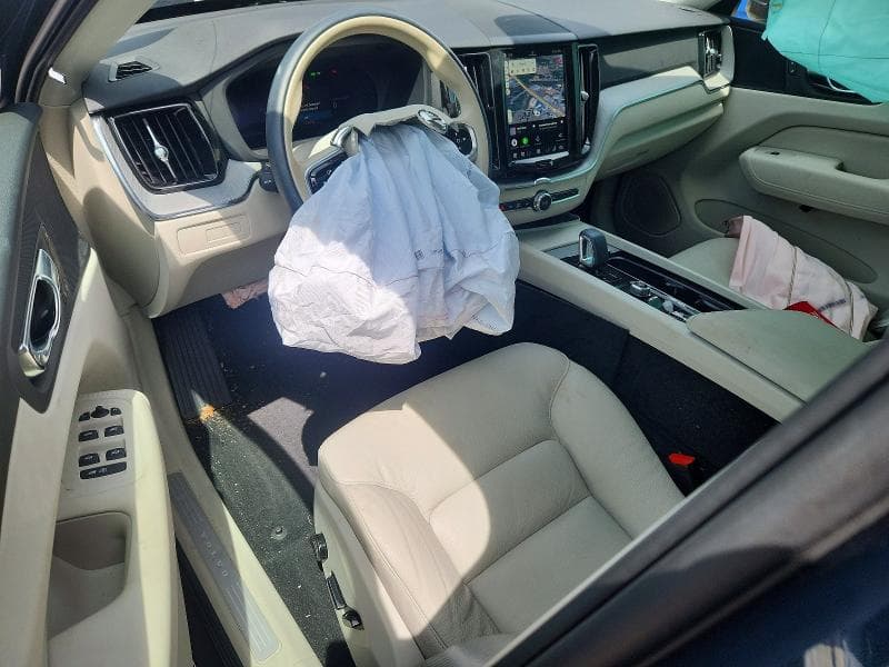 2025 VOLVO XC60 PLUS 8