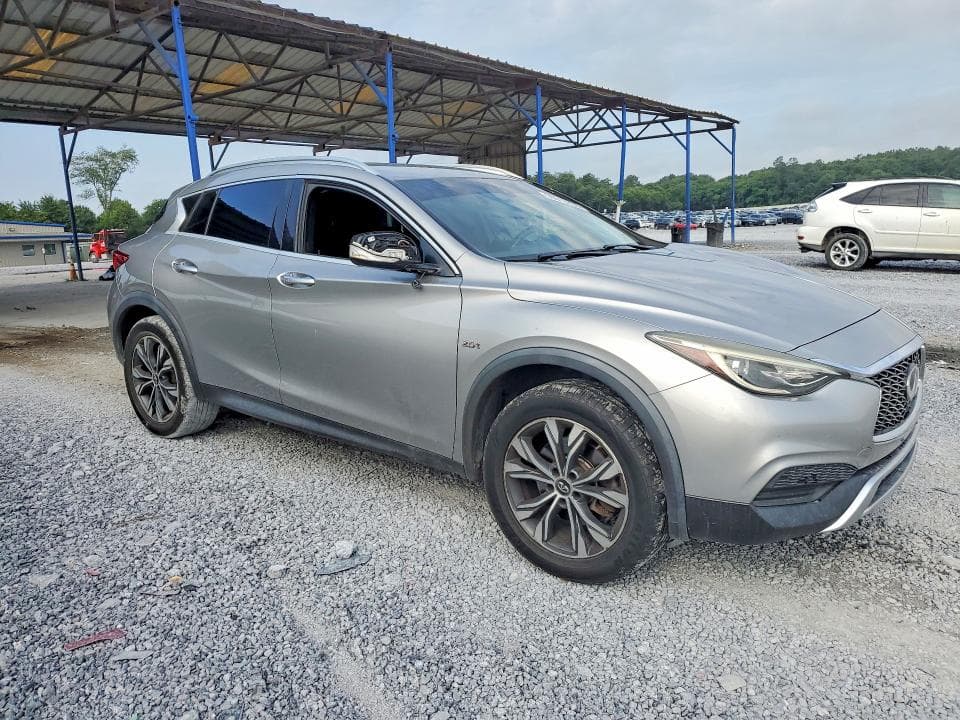 2018 INFINITI QX30 LUXURY 4