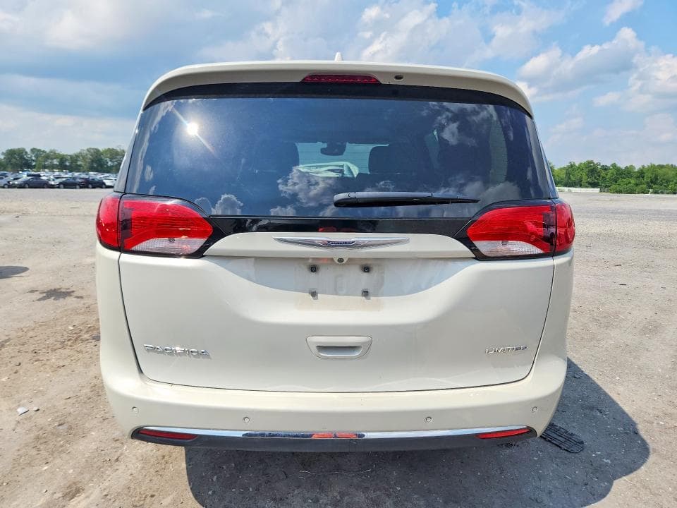 2017 CHRYSLER PACIFICA LIMITED 6