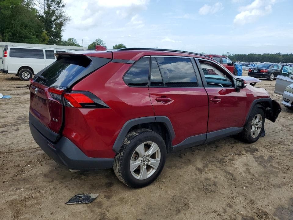 2021 TOYOTA RAV4 XLE 3