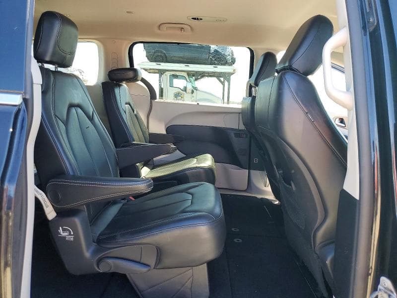 2020 CHRYSLER VOYAGER LXI 11