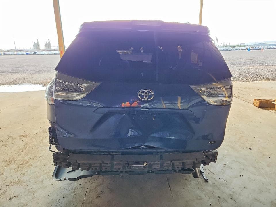 2018 TOYOTA SIENNA SE PREMIUM 8-PASSENGER 6