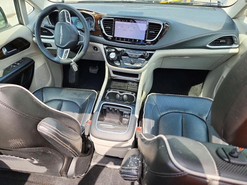 2023 CHRYSLER PACIFICA LIMITED 8
