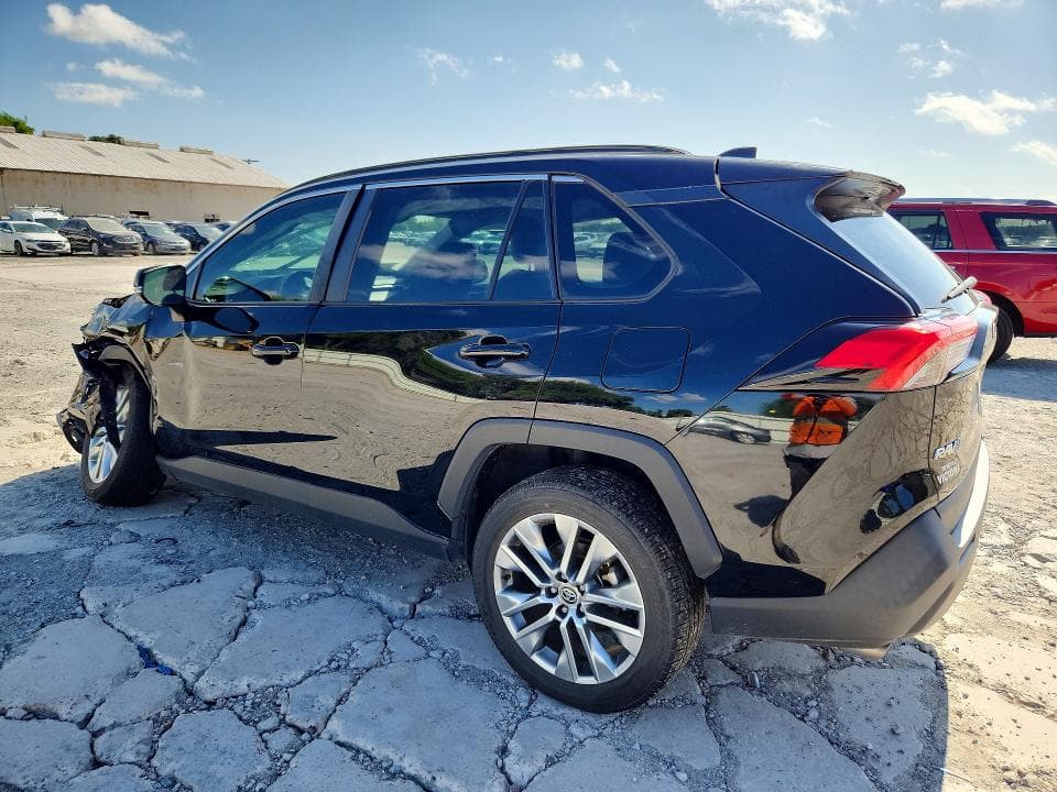 2022 TOYOTA RAV4 XLE PREMIUM 2
