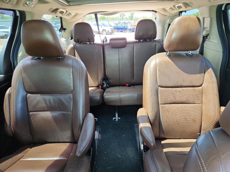 2017 TOYOTA SIENNA 10