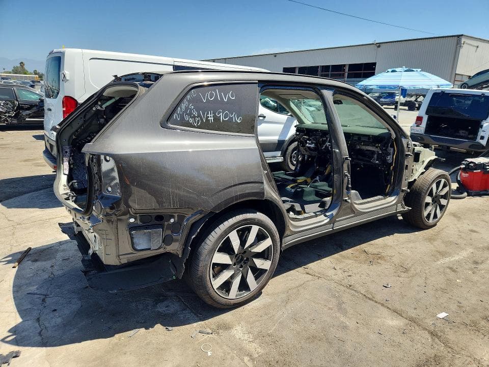 2025 VOLVO EX90 ULTRA 3